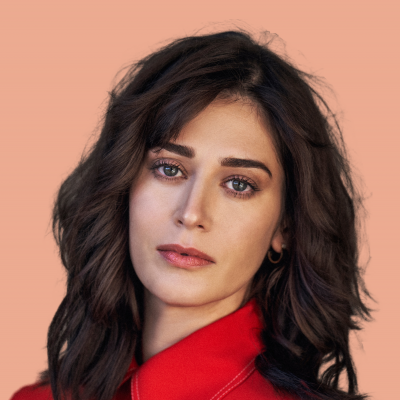 Lizzy Caplan